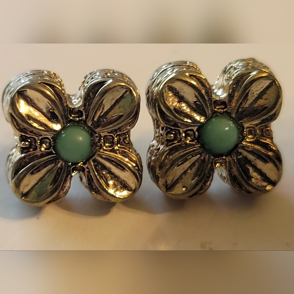 NEW Chelsea Row Stud Flower Earrings